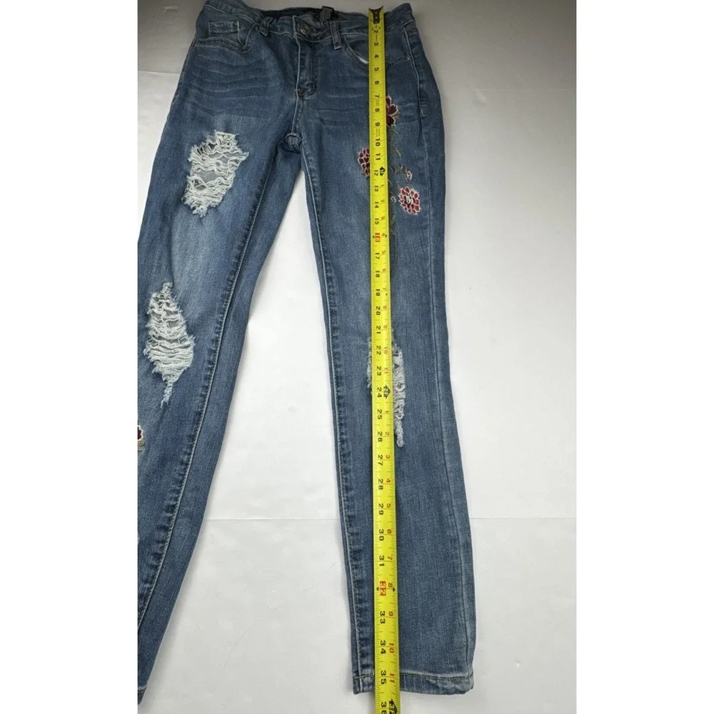 Refuge Women Skinny Jeans Size 2 Cotton Blend Floral Embroidered Distressed Boho